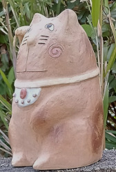 陶器の縁起物人形・招き猫太郎